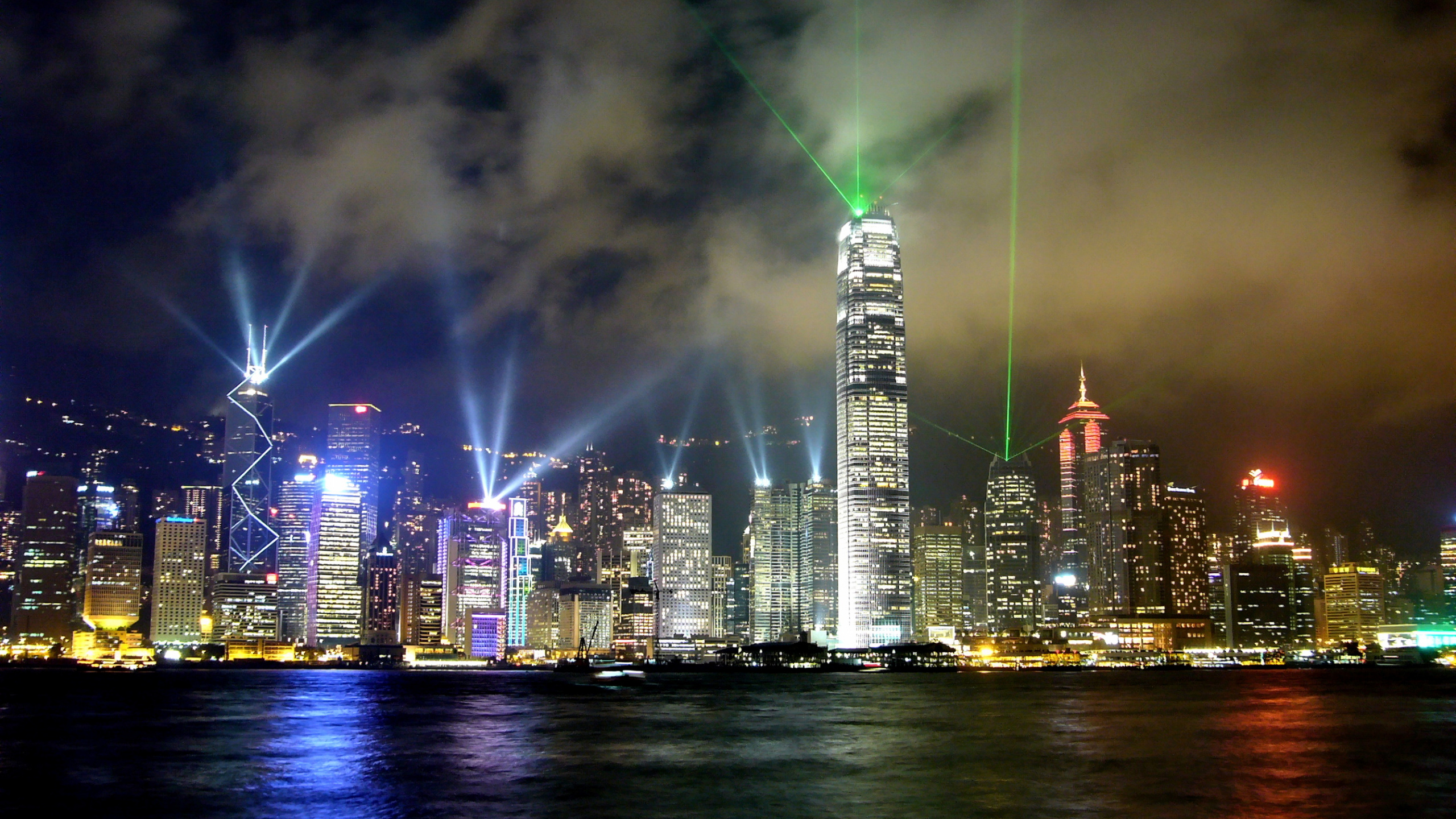 Skyline Der Stadt Bei Nacht Night. Wallpaper in 2560x1440 Resolution