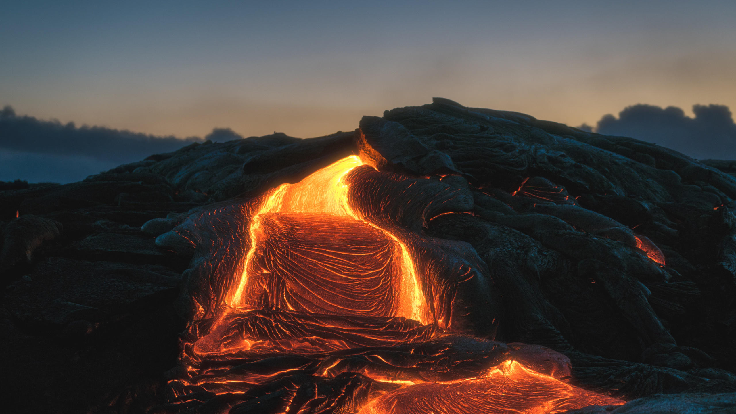 Brown Rocky Mountain During Sunset. Wallpaper in 2560x1440 Resolution