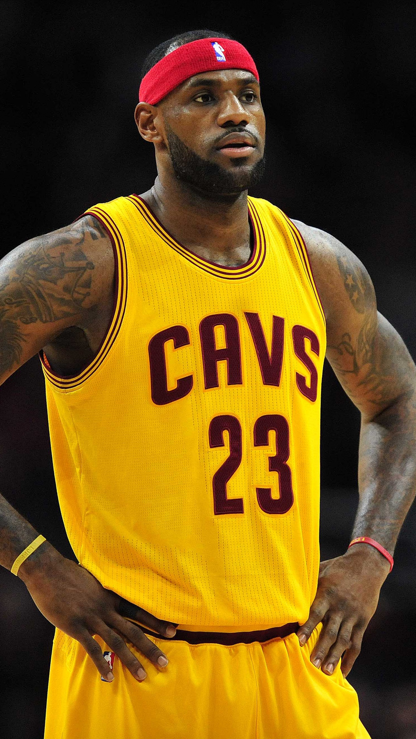 Man in Yellow and Red Nike Tank Top and Red Cap. Wallpaper in 1440x2560 Resolution