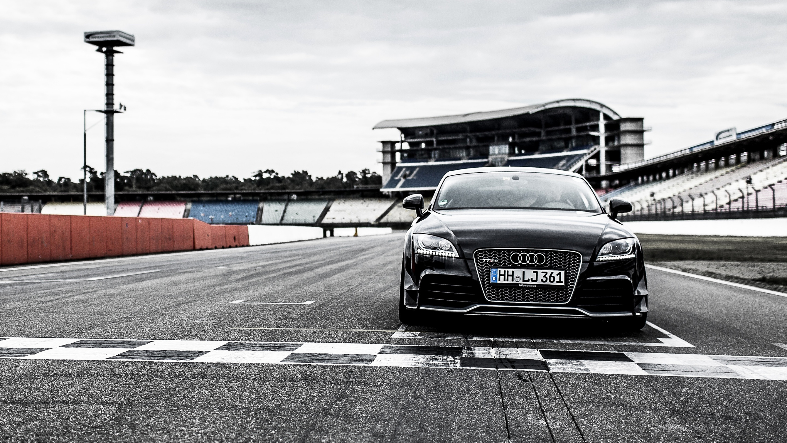 Porsche 911 Noire Sur Route. Wallpaper in 2560x1440 Resolution
