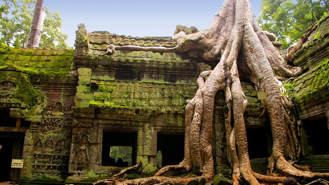 Tagsüber Braune Felsformation Unter Blauem Himmel. Wallpaper in 1366x768 Resolution