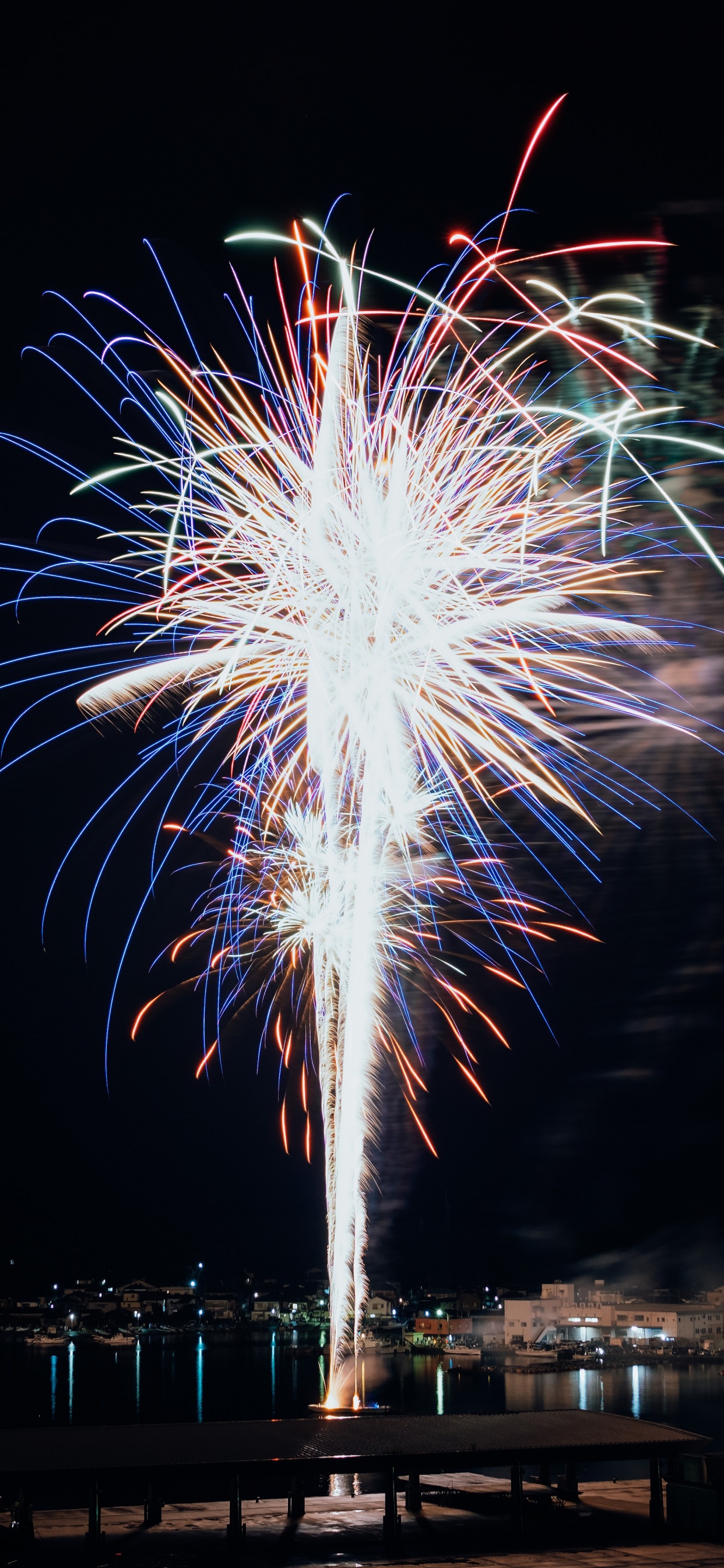 Feuerwerk, Neue Jahre Tag, Nacht, Mitternacht, Veranstaltung. Wallpaper in 1242x2688 Resolution