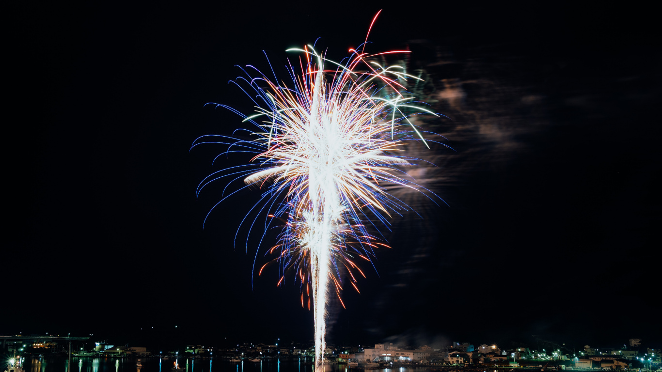Fireworks, New Years Day, Night, Midnight, Event. Wallpaper in 1366x768 Resolution