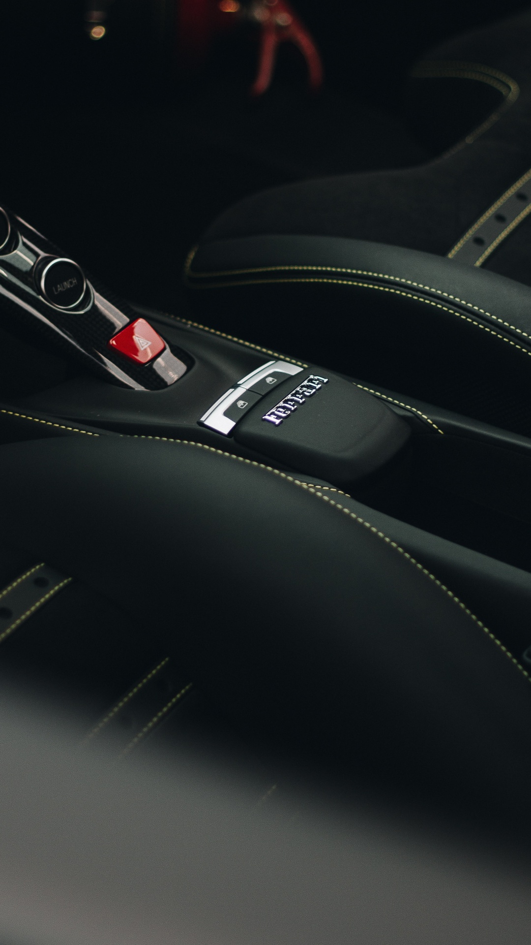 Schwarzes Und Rotes Autolenkrad. Wallpaper in 1080x1920 Resolution