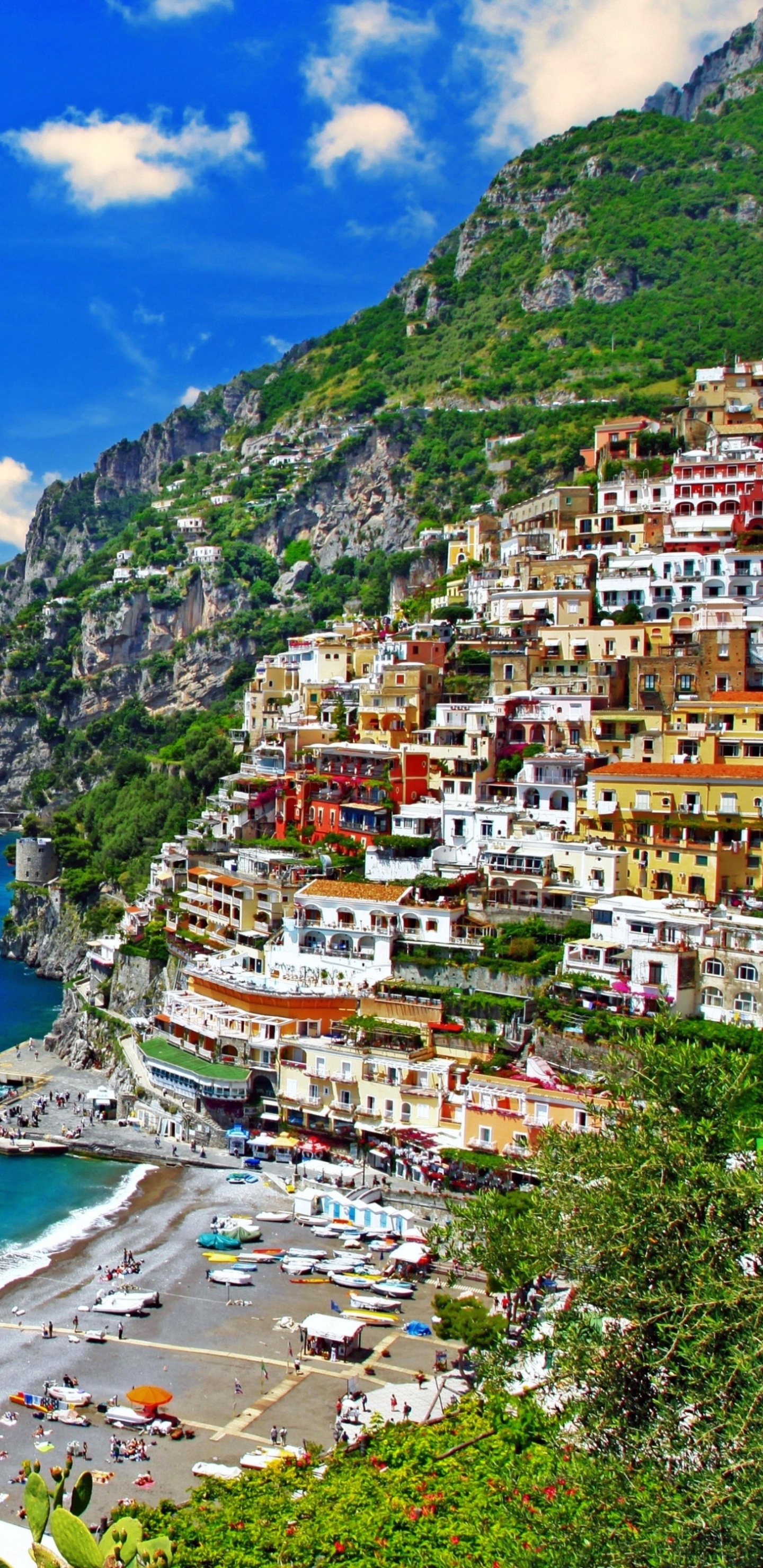 Vue Aérienne de la Ville Près du Plan D'eau Pendant la Journée. Wallpaper in 1440x2960 Resolution