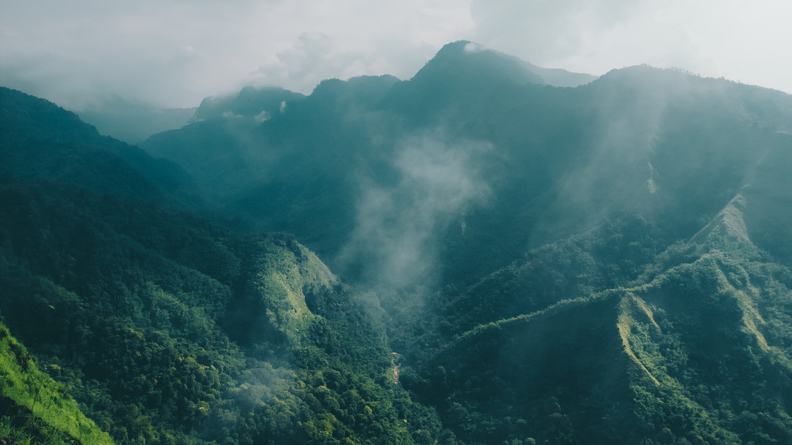 Highland, Mountainous Landforms, Hill Station, Mountain, Nature. Wallpaper in 2560x1440 Resolution