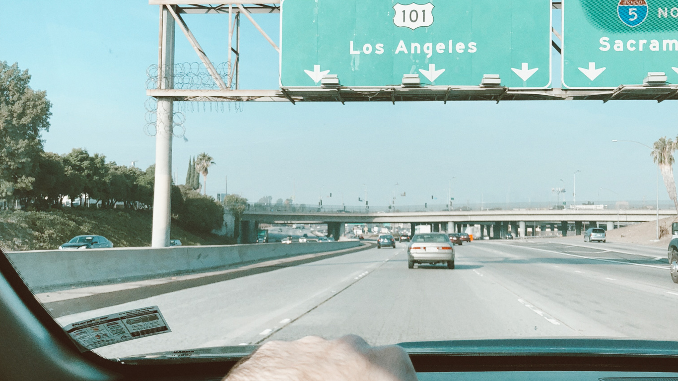 Los Angeles, King, Windshield, Rear-view Mirror, Car Door. Wallpaper in 1366x768 Resolution