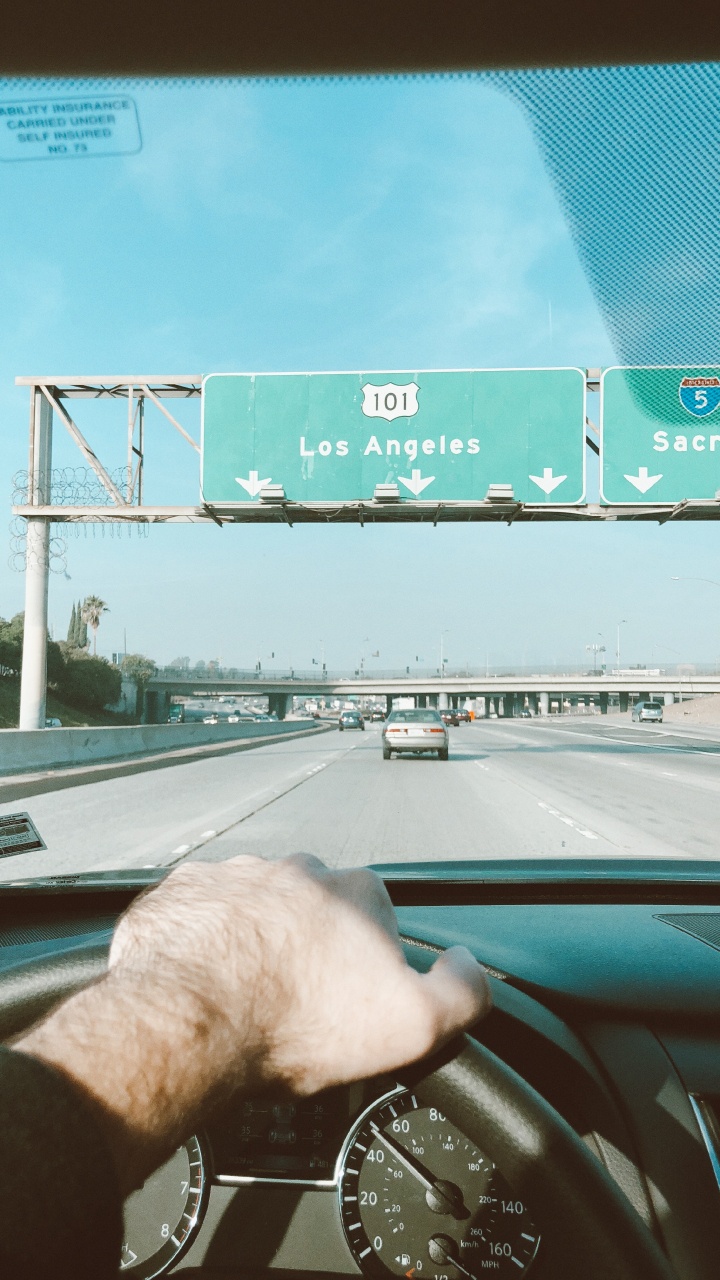 Los Angeles, King, Windshield, Rear-view Mirror, Car Door. Wallpaper in 720x1280 Resolution