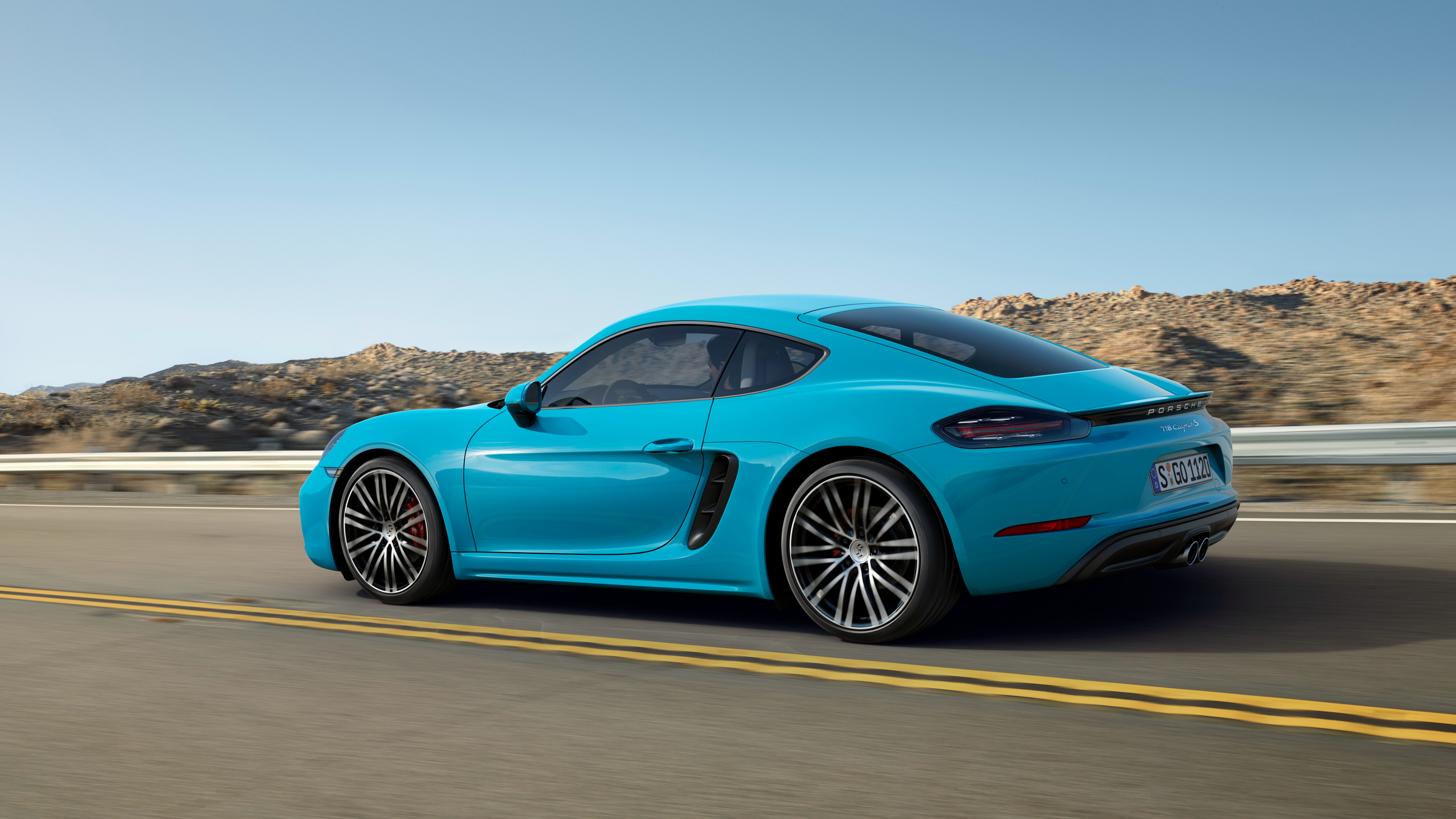 Porsche 911 Azul Sobre la Carretera de Asfalto Gris Durante el Día. Wallpaper in 3840x2160 Resolution