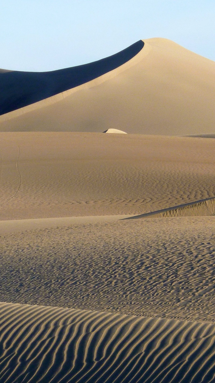 Dunas de Arena Marrón Durante el Día. Wallpaper in 720x1280 Resolution