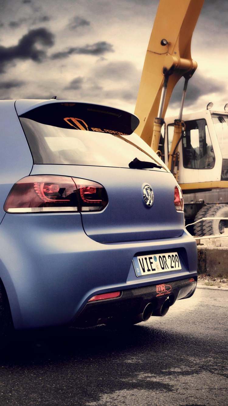 Coche Honda Azul en la Carretera Durante el Día. Wallpaper in 750x1334 Resolution