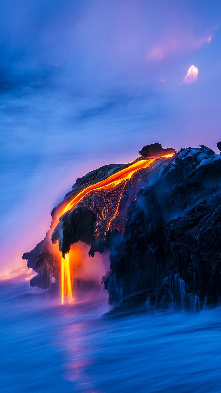 Brown Rock Formation on Body of Water During Night Time. Wallpaper in 720x1280 Resolution