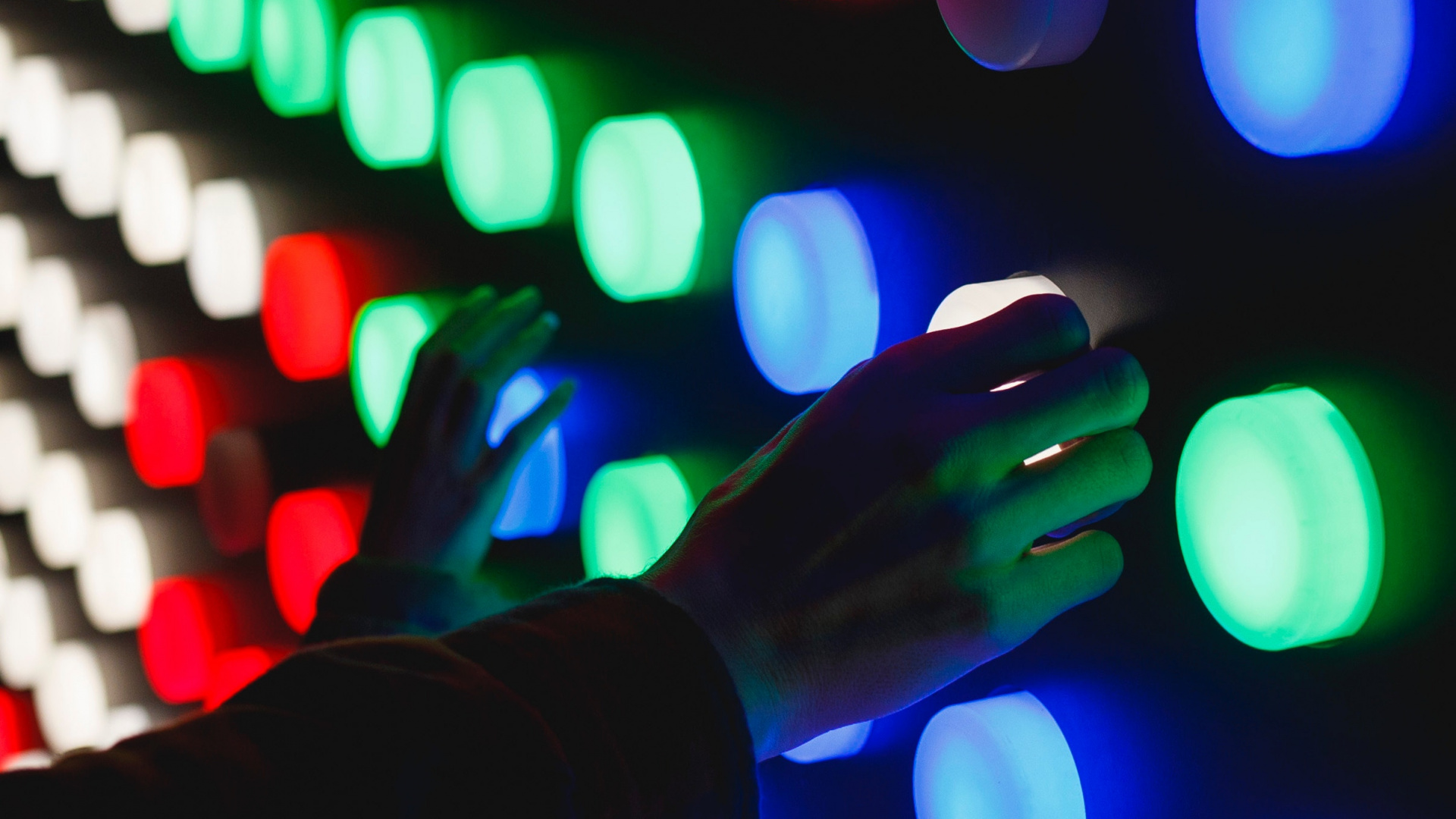 Persons Hand With Green Light Bokeh. Wallpaper in 1920x1080 Resolution