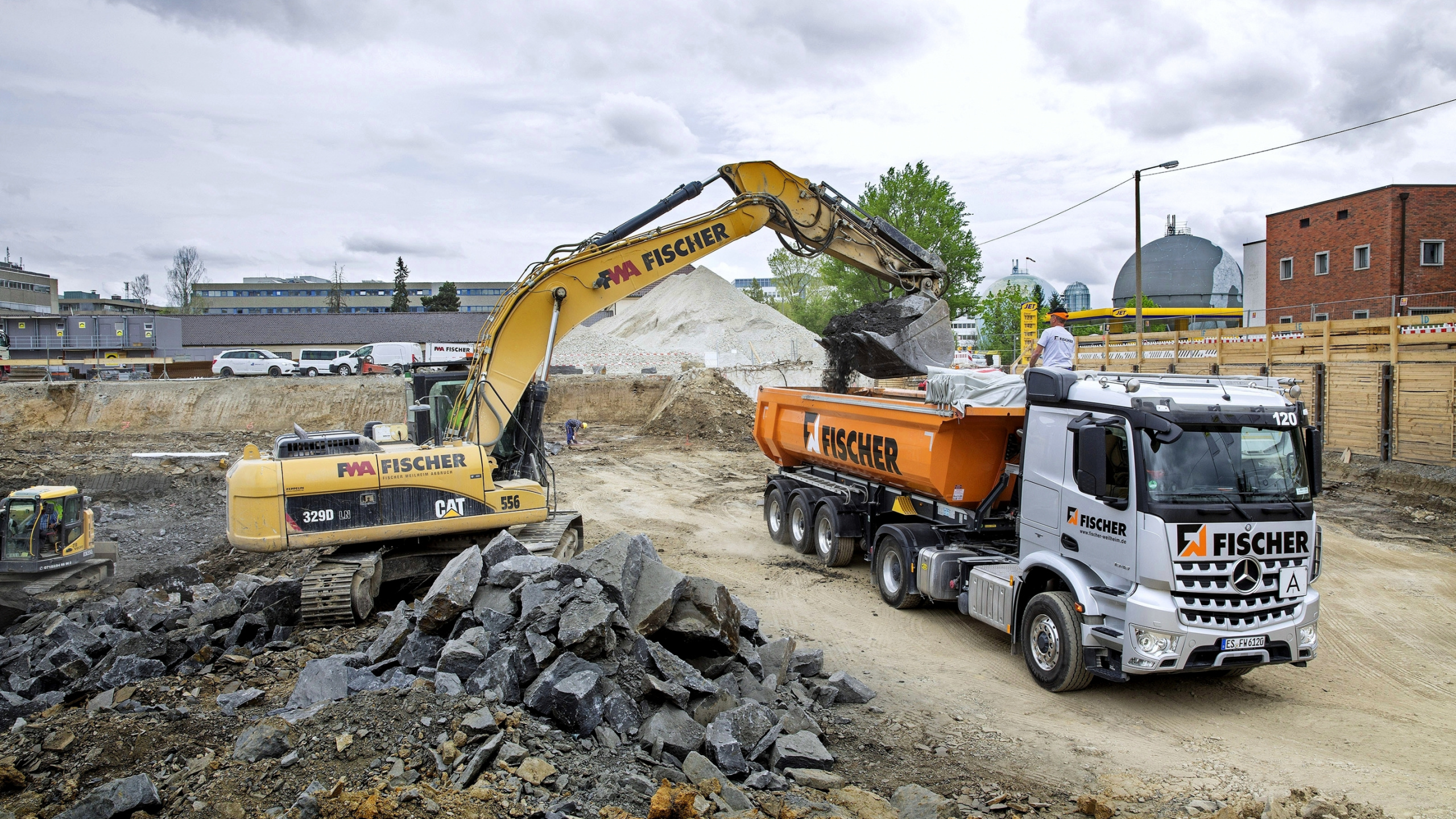 Yellow and White Excavator on Rocky Ground Under Cloudy Sky During Daytime. Wallpaper in 2560x1440 Resolution