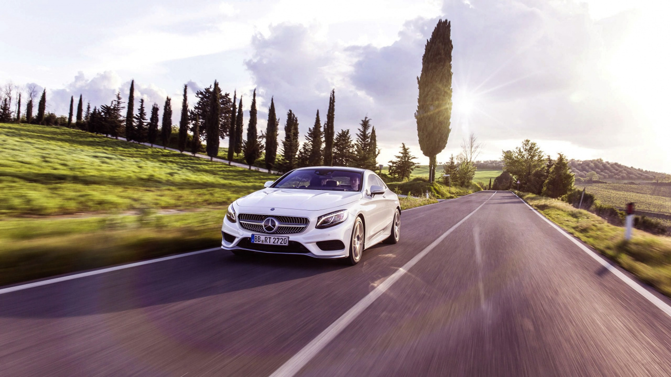 White Audi r 8 on Road During Daytime. Wallpaper in 1366x768 Resolution