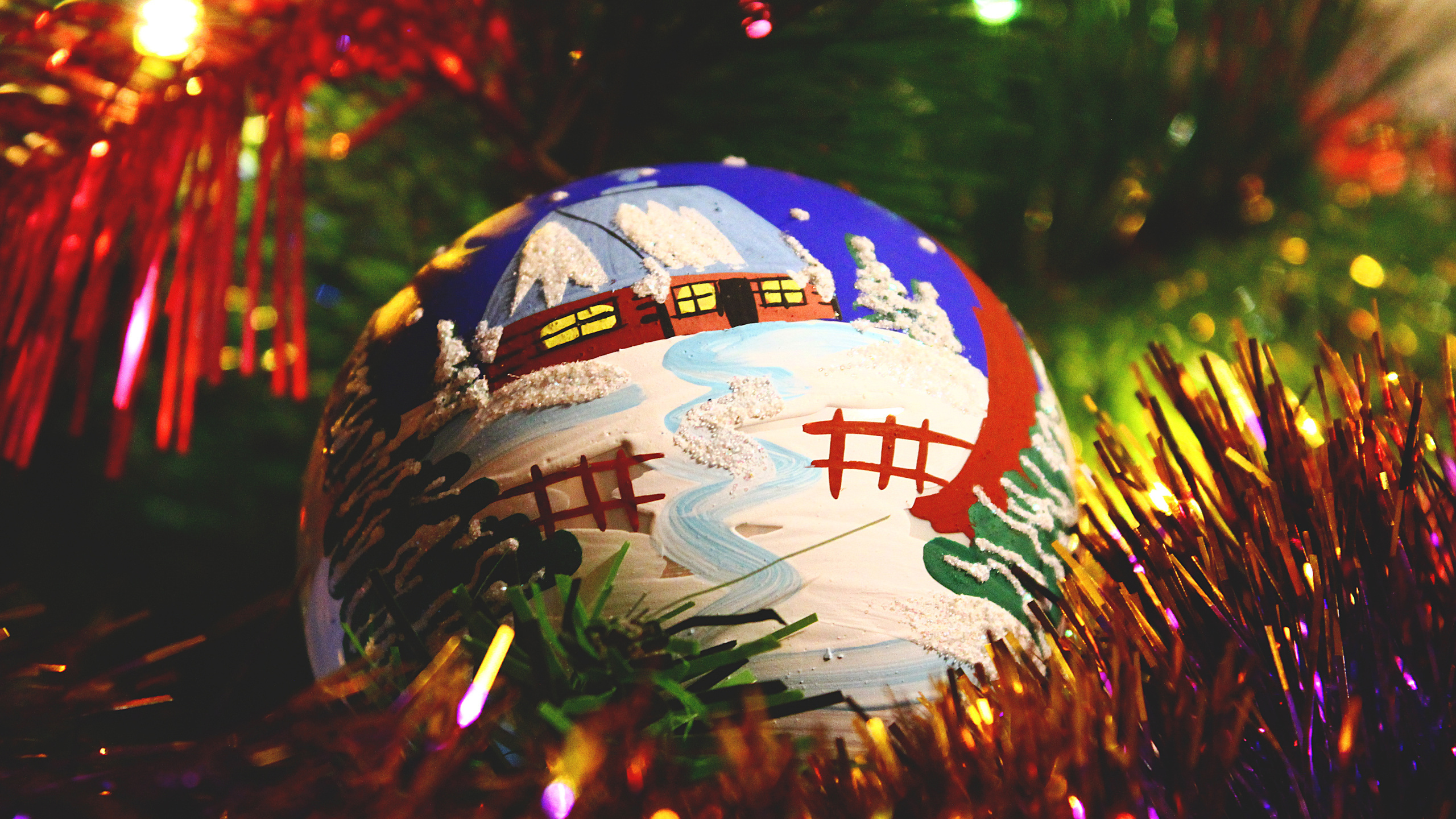 Christmas Day, New Year, Sphere, Tree, World. Wallpaper in 2560x1440 Resolution