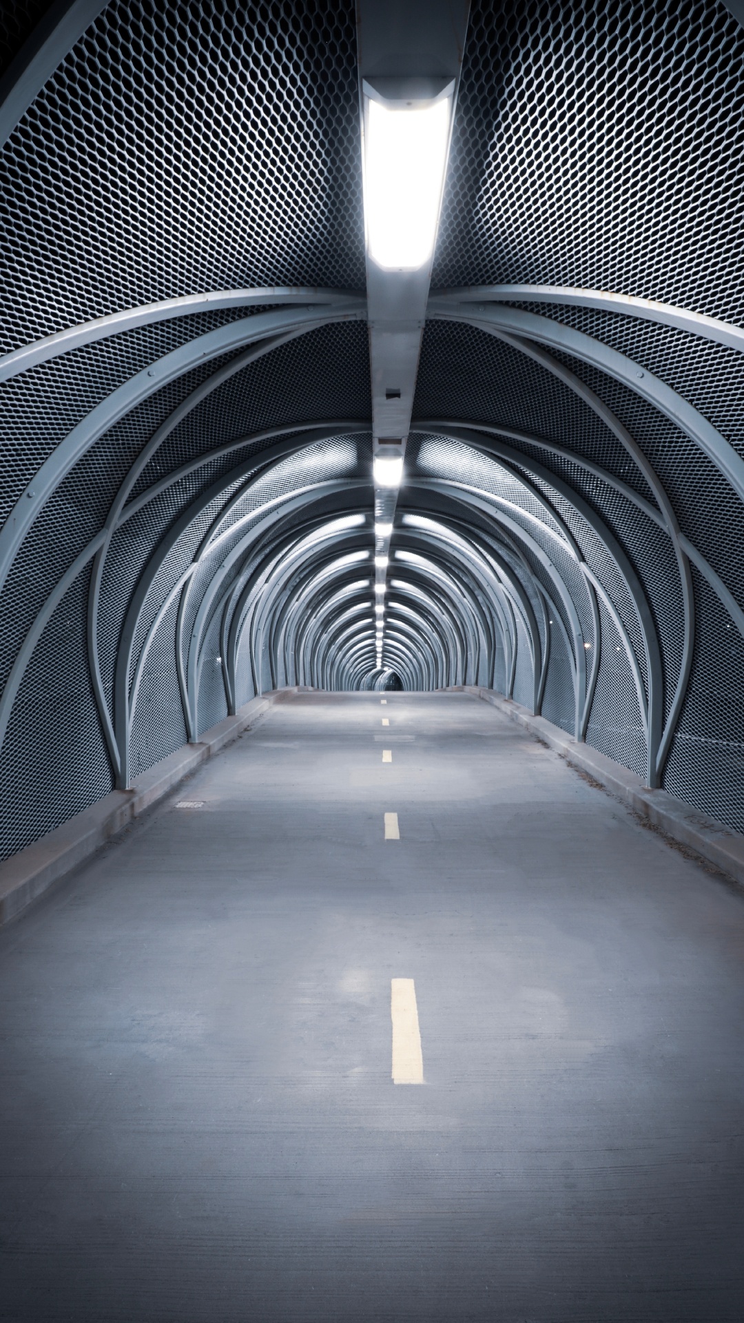 Pasillo de Madera Marrón Con Barandas de Metal Azul. Wallpaper in 1080x1920 Resolution