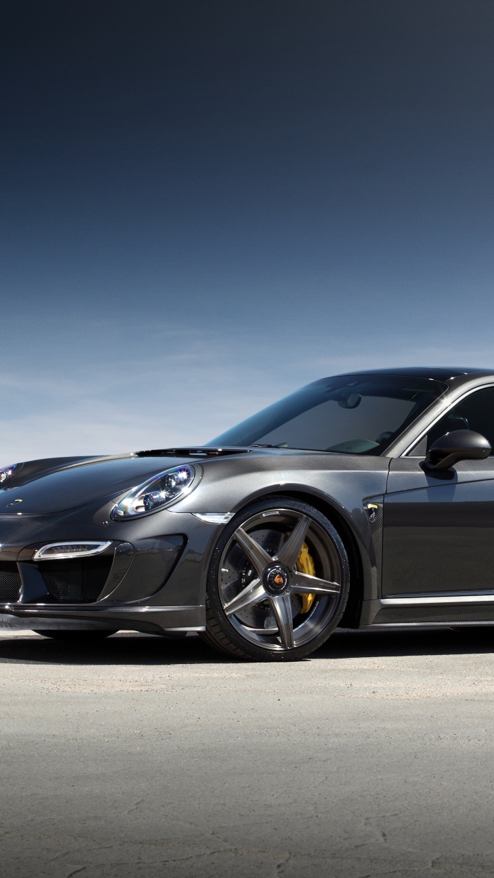 Schwarzes Bmw m 3 Coupe Auf Grauer Asphaltstraße. Wallpaper in 720x1280 Resolution