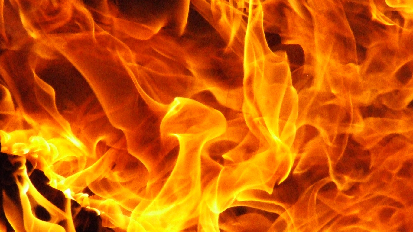 Fondo de Pantalla Digital de Fuego Naranja y Amarillo. Wallpaper in 1366x768 Resolution