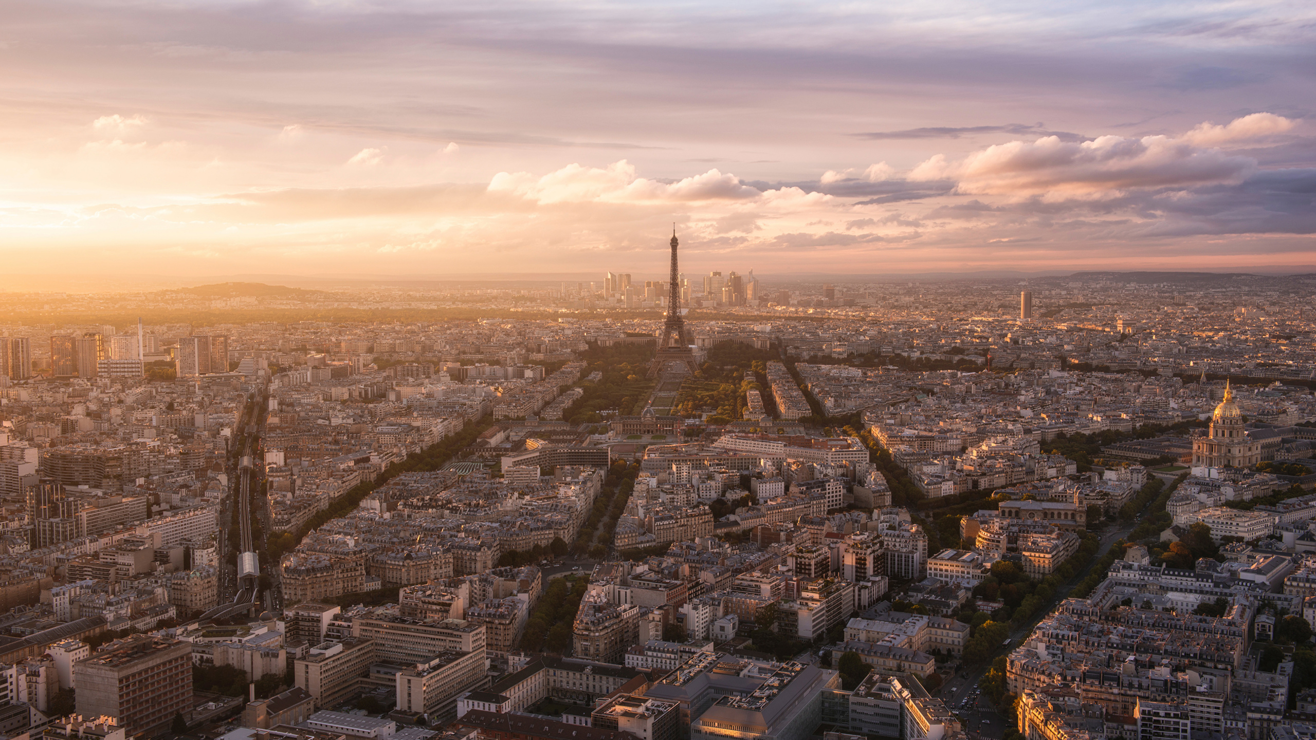 Aerial View of City Buildings During Sunset. Wallpaper in 2560x1440 Resolution
