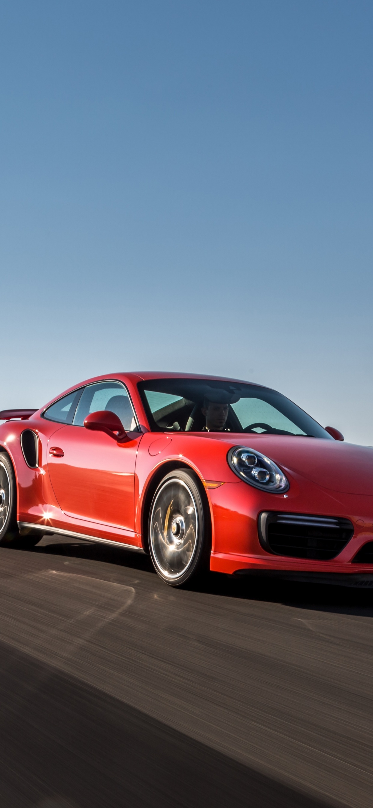 Porsche 911 Rouge Sur Route Pendant la Journée. Wallpaper in 1242x2688 Resolution