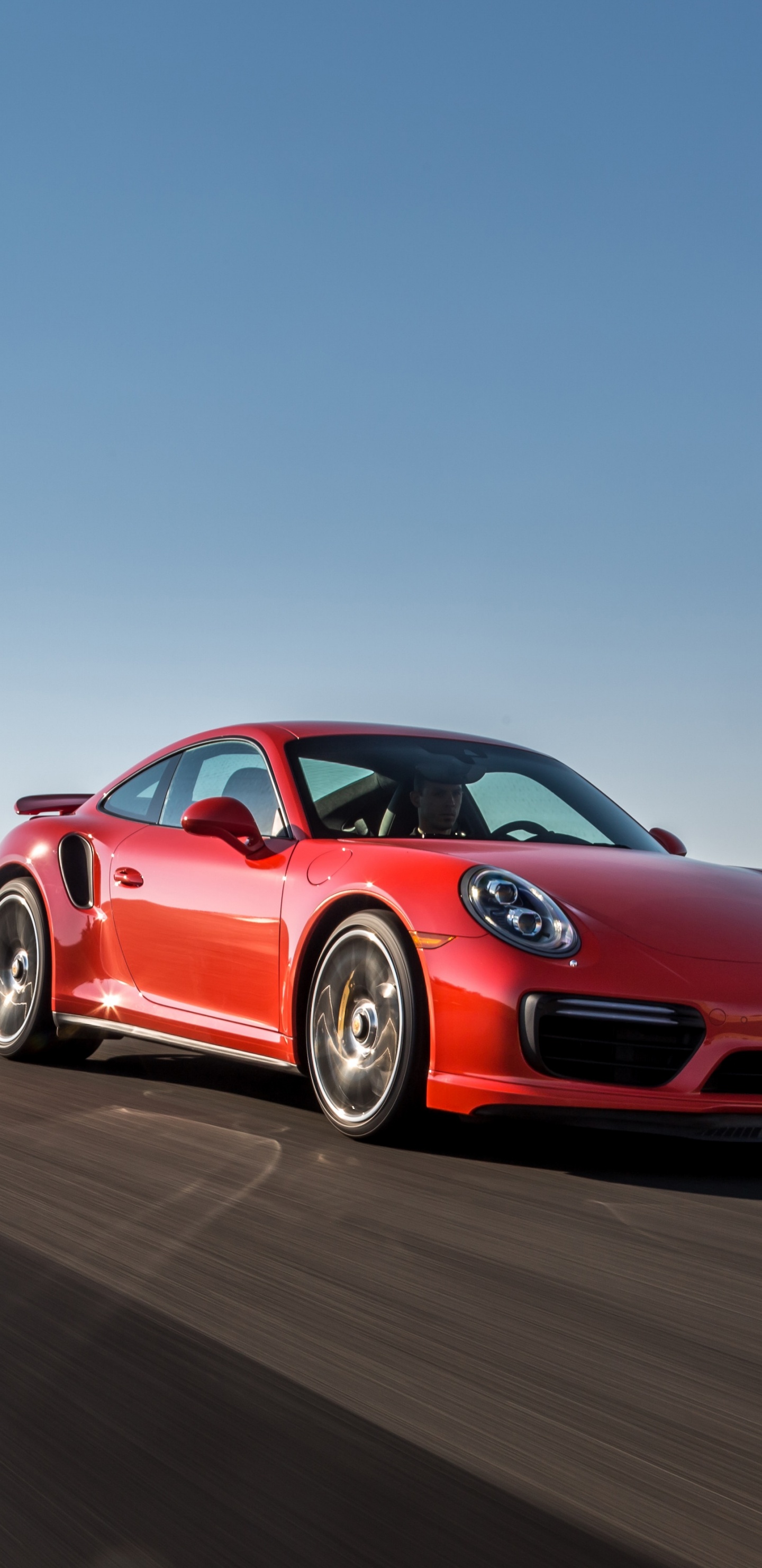 Porsche 911 Rouge Sur Route Pendant la Journée. Wallpaper in 1440x2960 Resolution