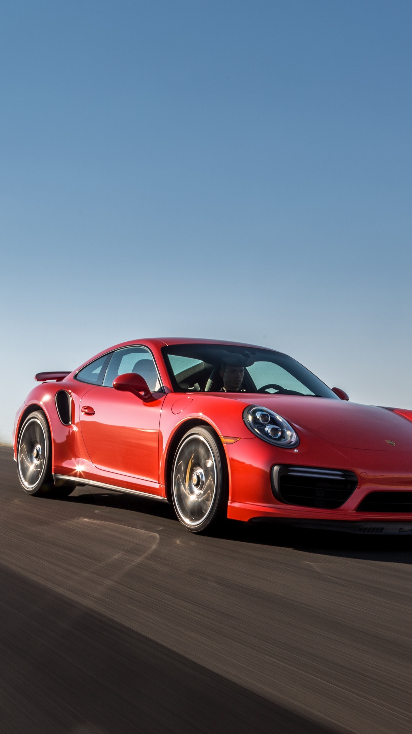 Roter Porsche 911 Tagsüber Unterwegs. Wallpaper in 1440x2560 Resolution