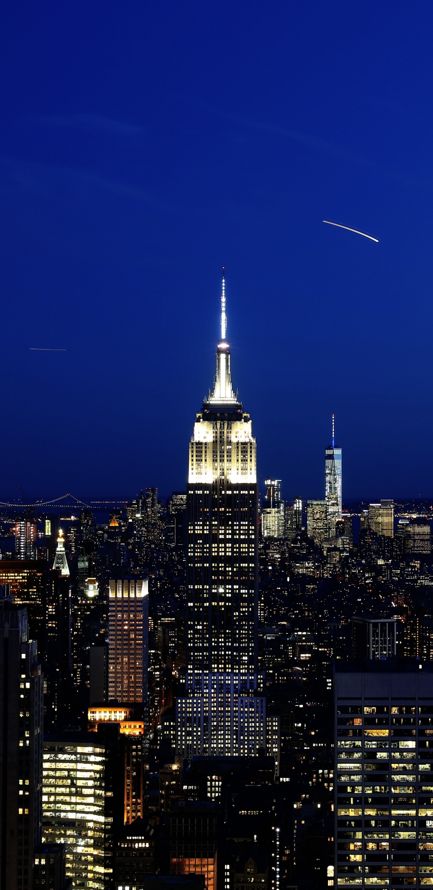 Skyline Der Stadt Bei Nacht Night. Wallpaper in 1440x2960 Resolution