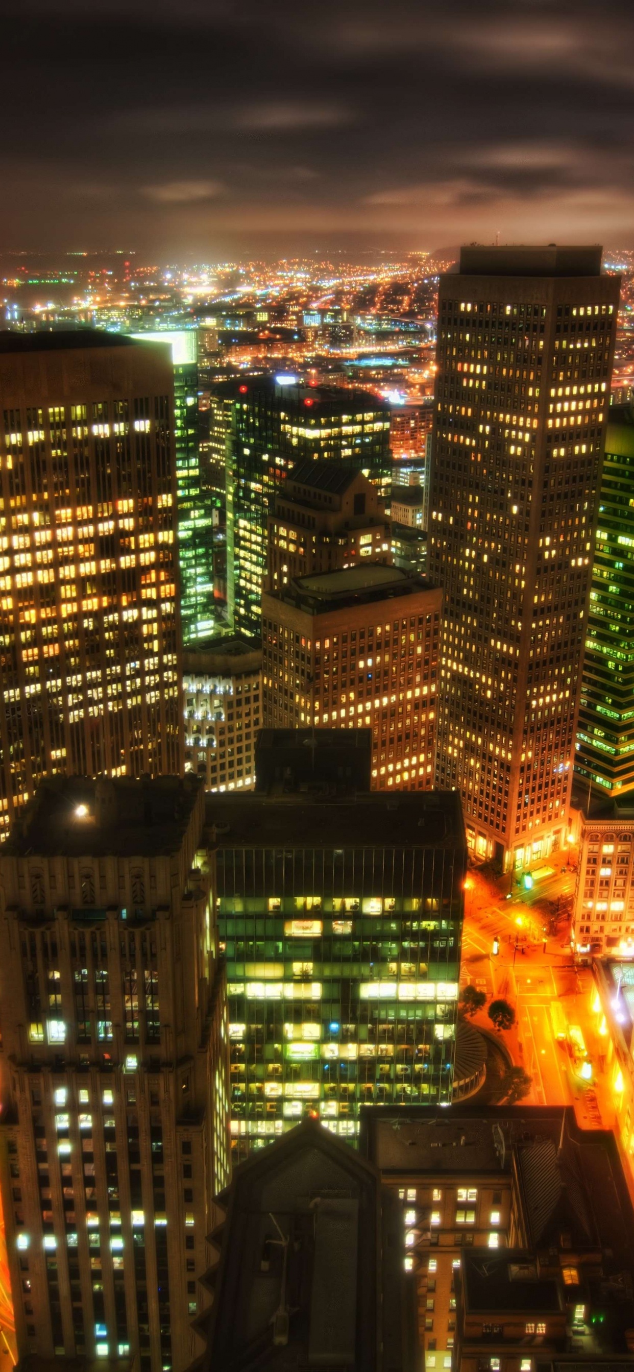 Stadt Mit Hochhäusern Während Der Nacht. Wallpaper in 1242x2688 Resolution