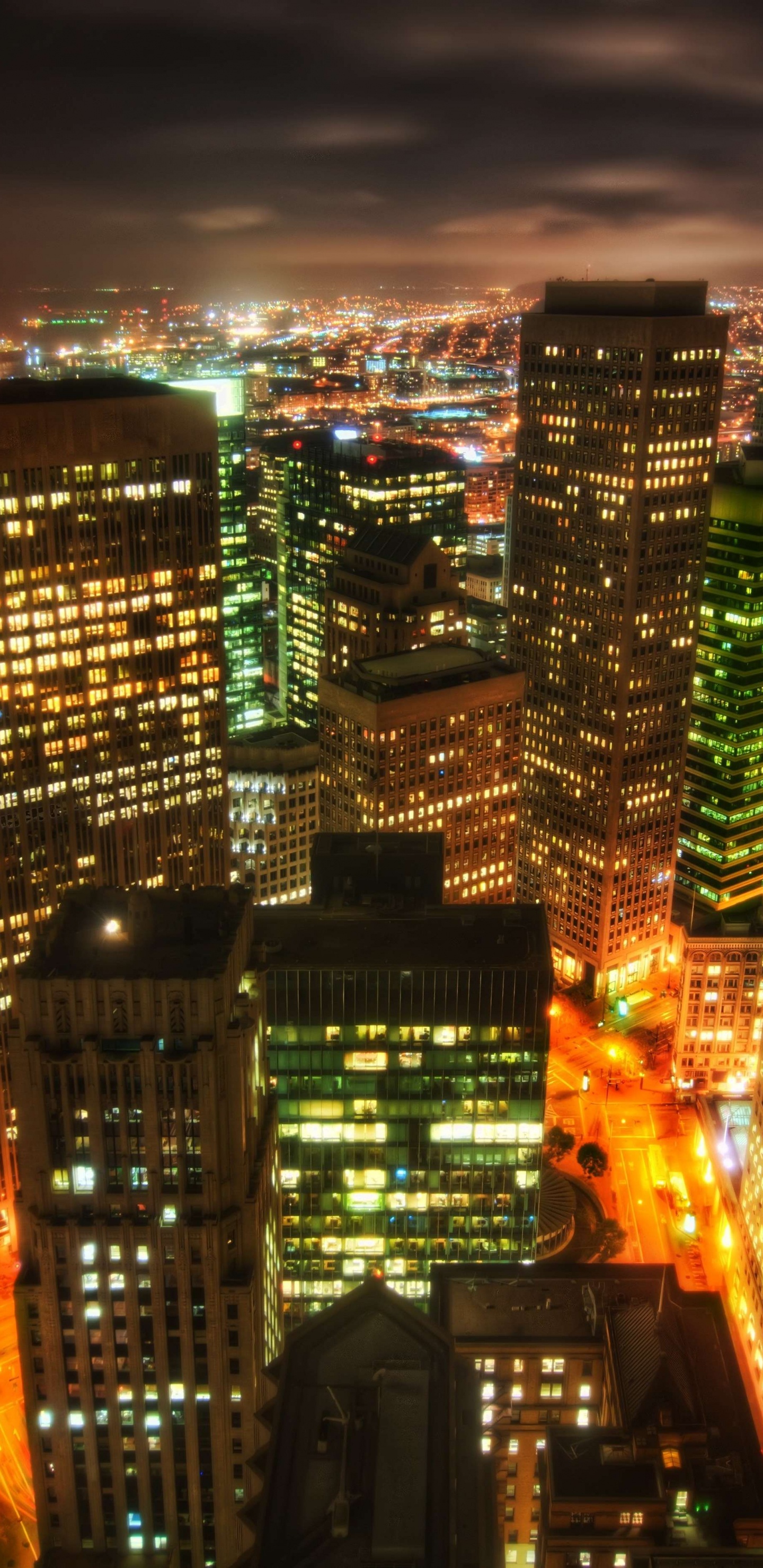 Ville Avec Des Immeubles de Grande Hauteur Pendant la Nuit. Wallpaper in 1440x2960 Resolution