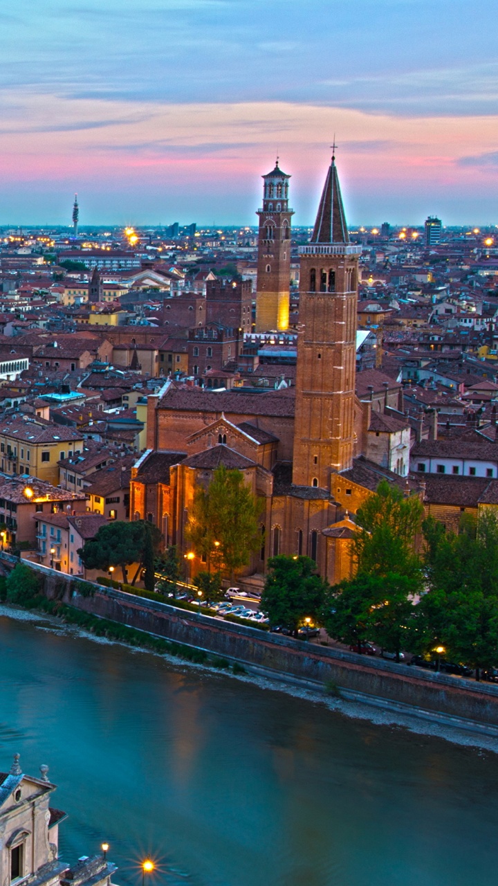 Luftaufnahme Von Stadtgebäuden Tagsüber. Wallpaper in 720x1280 Resolution