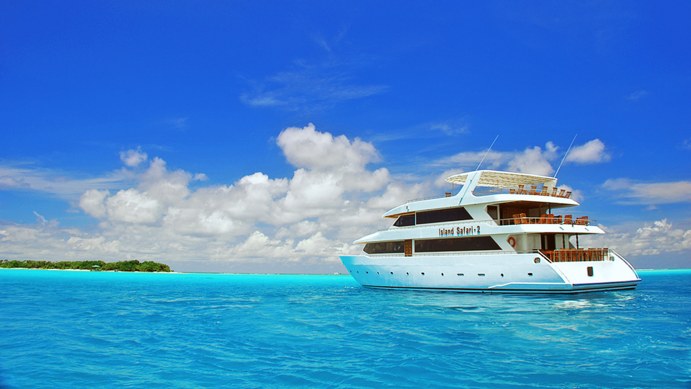 White and Blue Ship on Sea Under Blue Sky During Daytime. Wallpaper in 1366x768 Resolution
