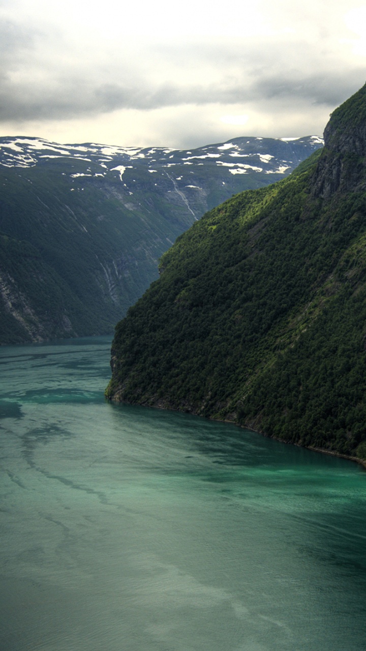 Green Body of Water Between Mountains During Daytime. Wallpaper in 720x1280 Resolution