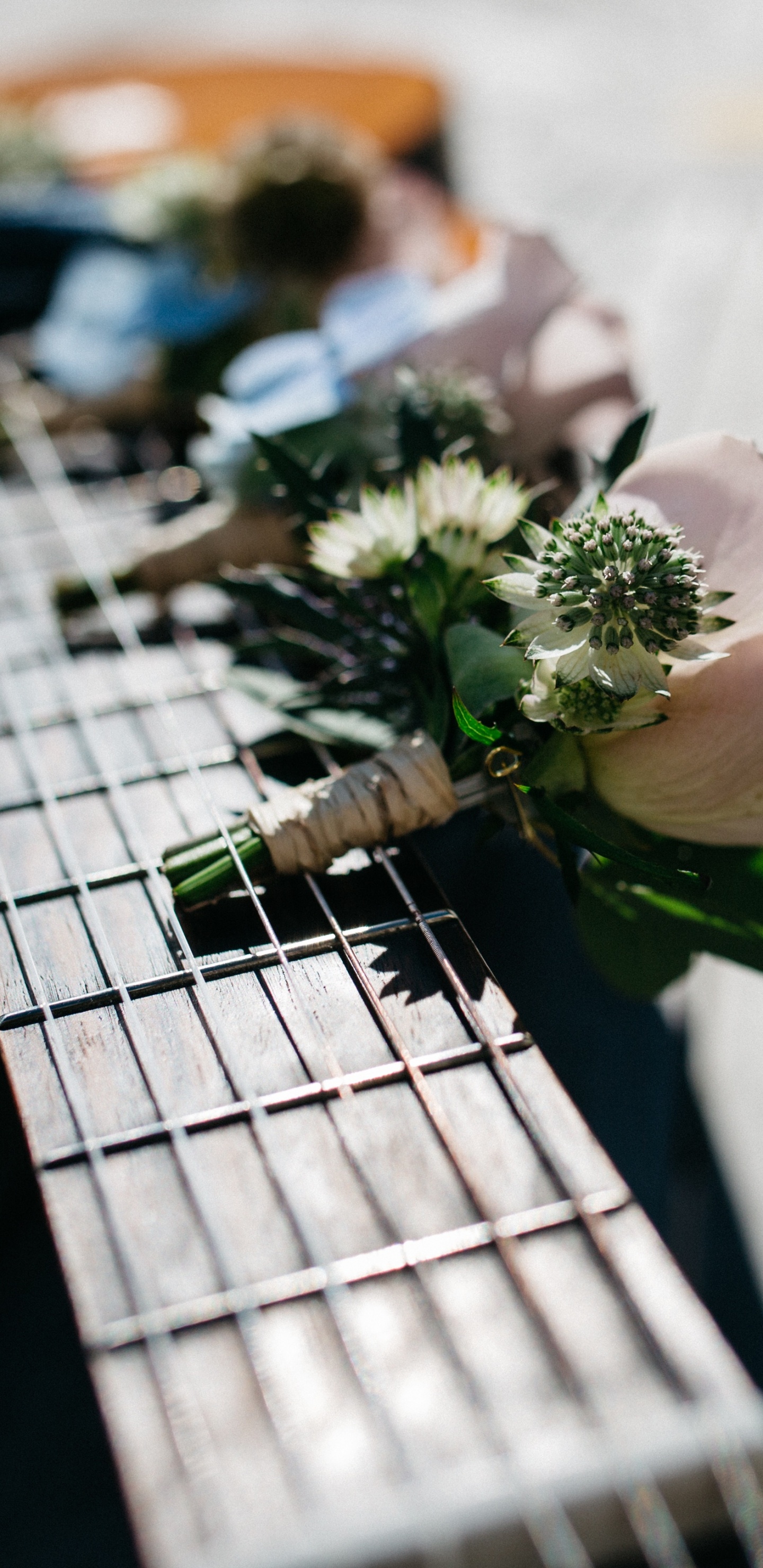 Akustikgitarre, Gezupfte Saiteninstrumente, Blumen Arrangieren, Musikinstrument, Blumenmuster. Wallpaper in 1440x2960 Resolution