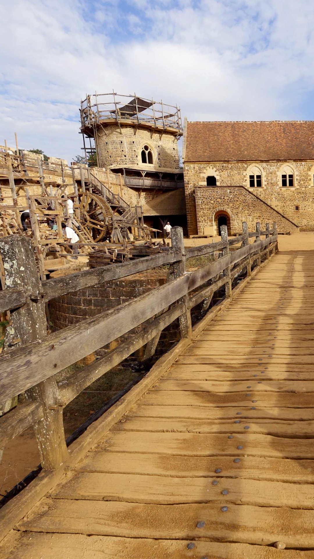 Bâtiment en Béton Brun Sous Ciel Bleu Pendant la Journée. Wallpaper in 1080x1920 Resolution