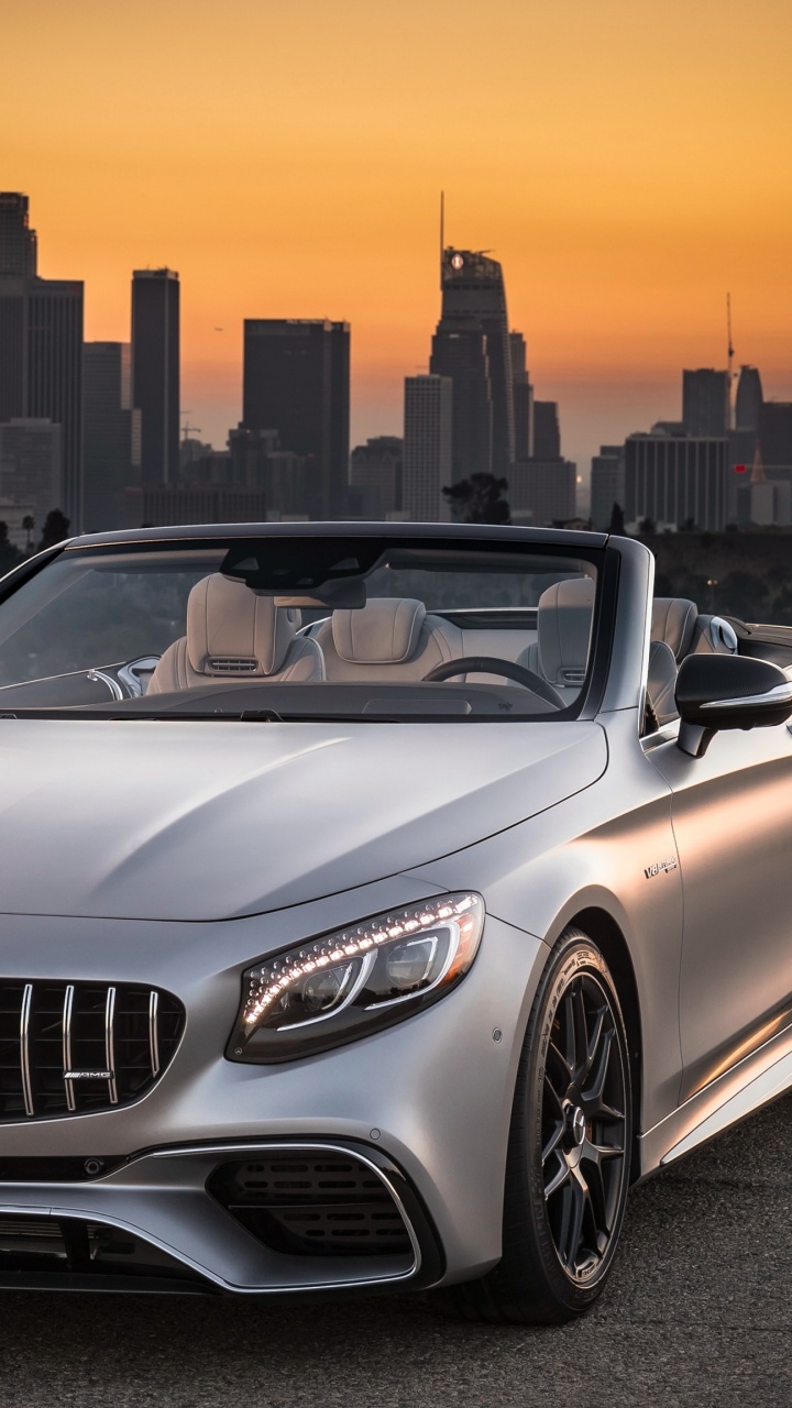 Mercedes Benz Coupé Convertible Blanco en la Carretera Durante el Día. Wallpaper in 720x1280 Resolution