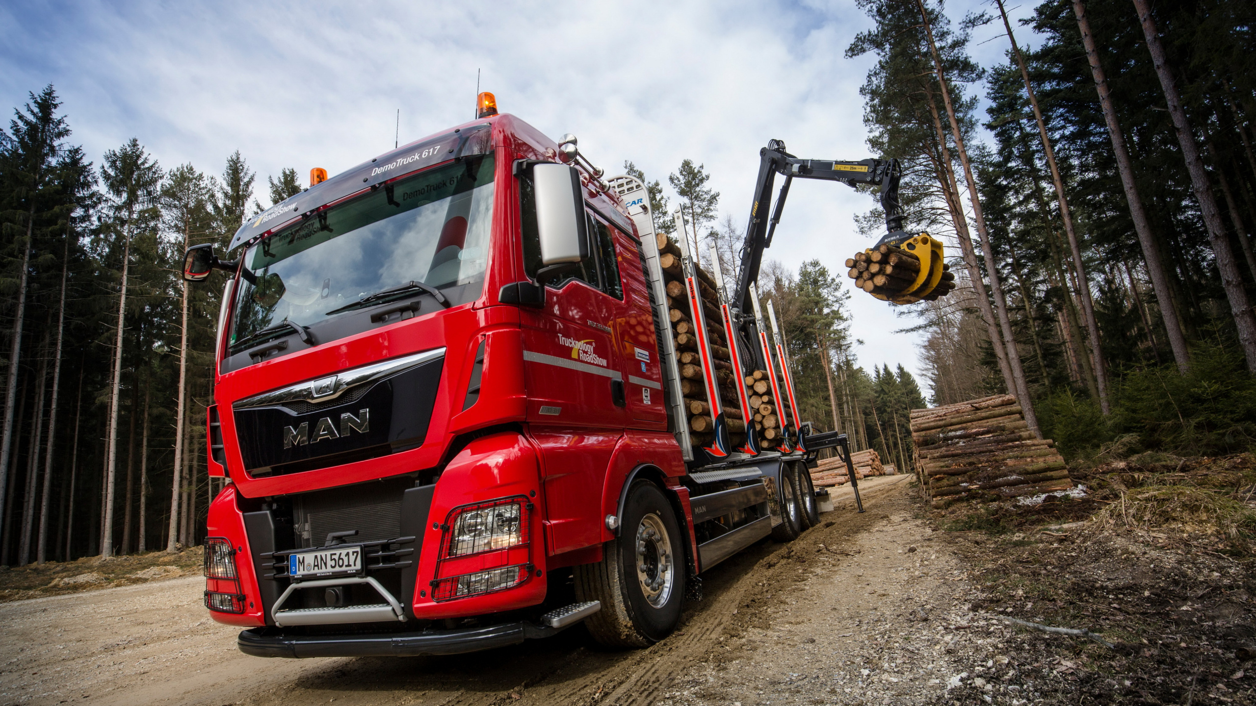 Red and White Truck on Gray Sand During Daytime. Wallpaper in 2560x1440 Resolution