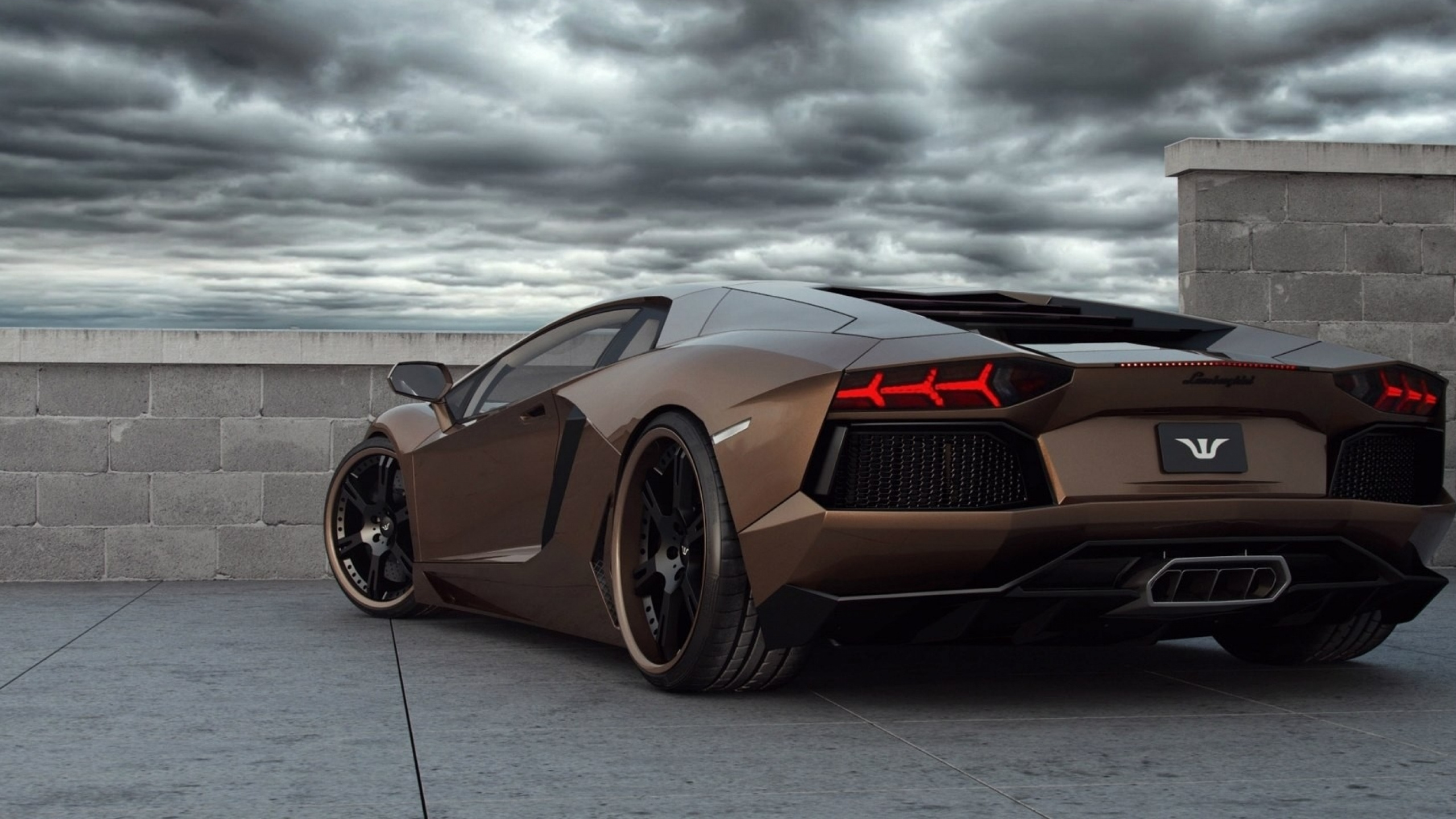 Porsche 911 Negro y Amarillo Sobre Pavimento de Hormigón Gris. Wallpaper in 2560x1440 Resolution