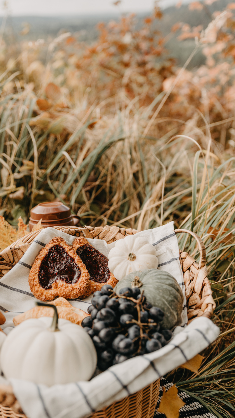 Black Berries on Brown Wooden Tray. Wallpaper in 750x1334 Resolution