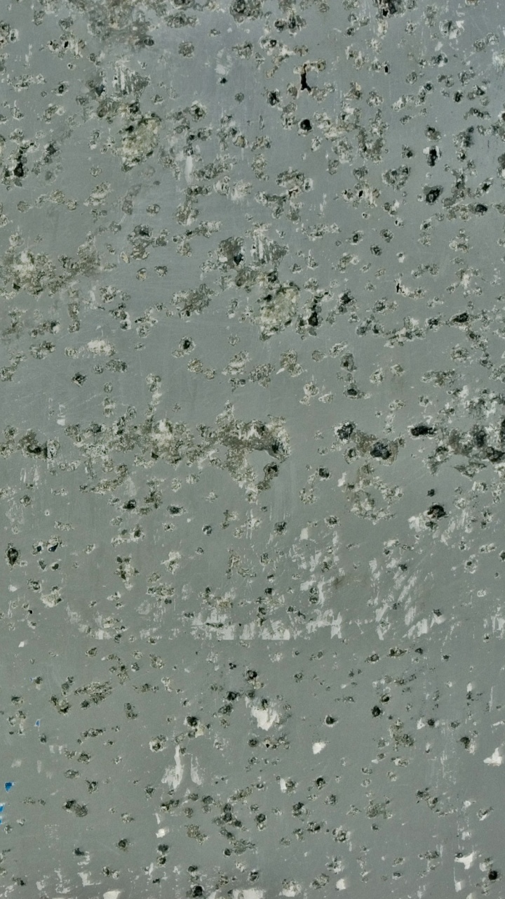 Gotas de Agua Sobre Piso de Concreto Gris. Wallpaper in 720x1280 Resolution