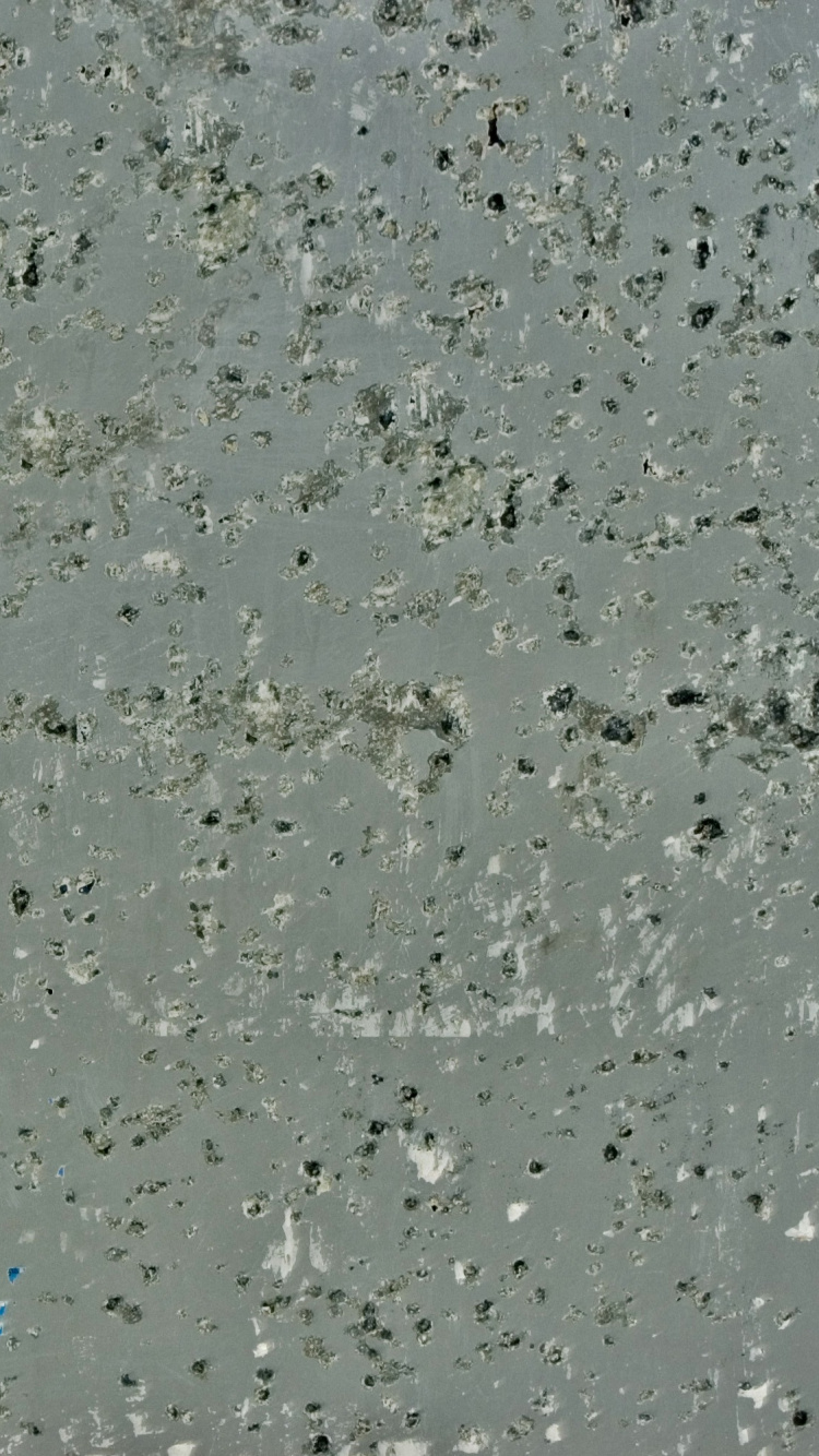 Gouttes D'eau Sur Sol en Béton Gris. Wallpaper in 750x1334 Resolution