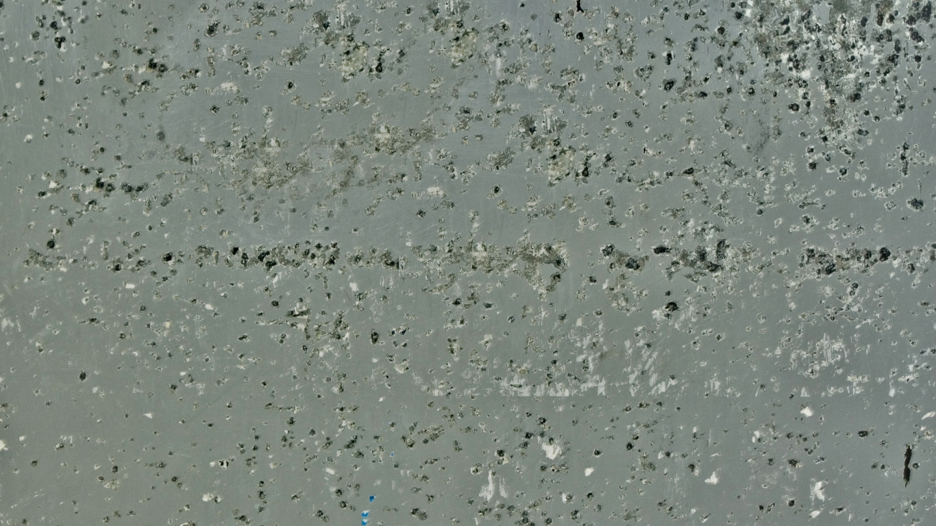 Water Droplets on Gray Concrete Floor. Wallpaper in 1366x768 Resolution