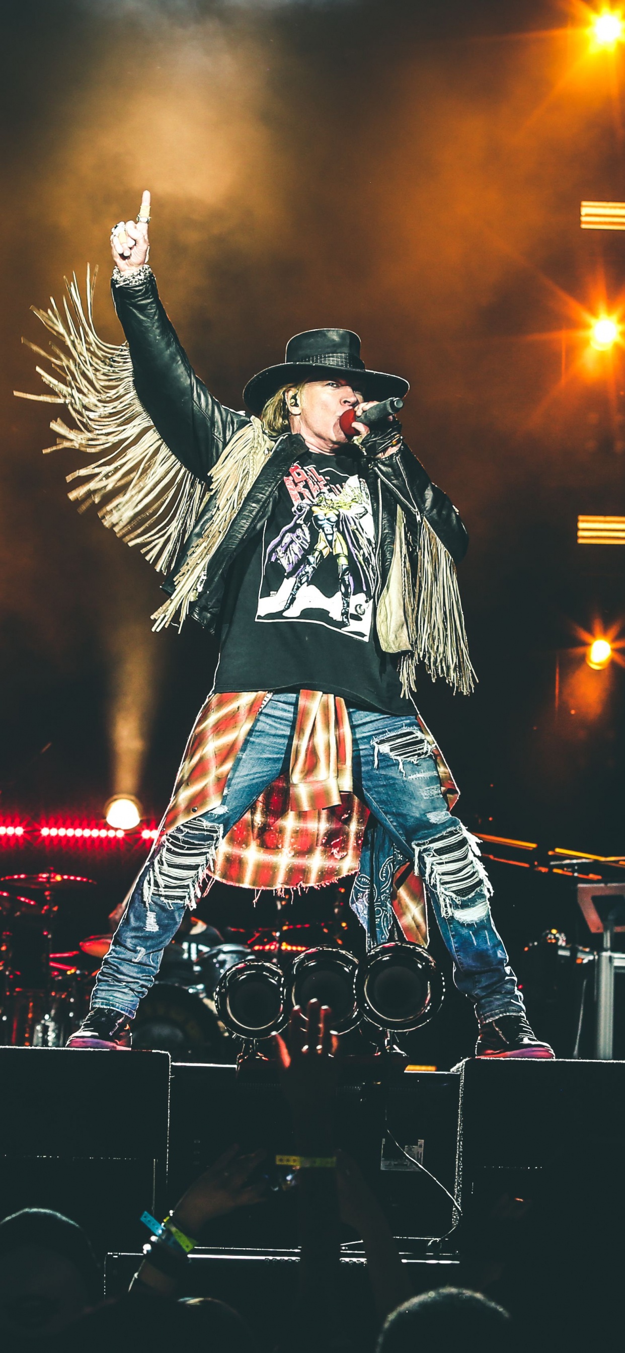 No en Esta Vida Gira, Guns N Roses, Concierto, Rendimiento, Entretenimiento. Wallpaper in 1242x2688 Resolution