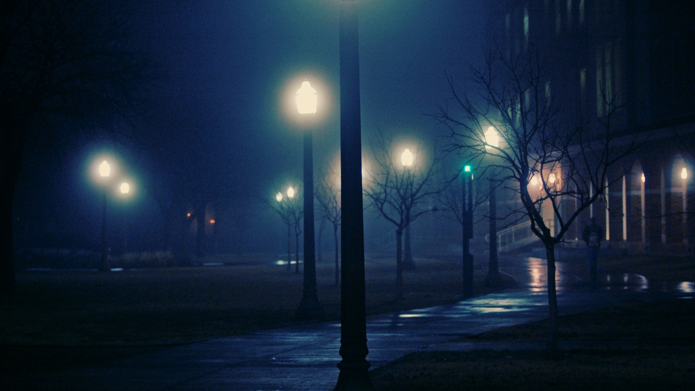 Lampadaire Noir Allumé Pendant la Nuit. Wallpaper in 1366x768 Resolution