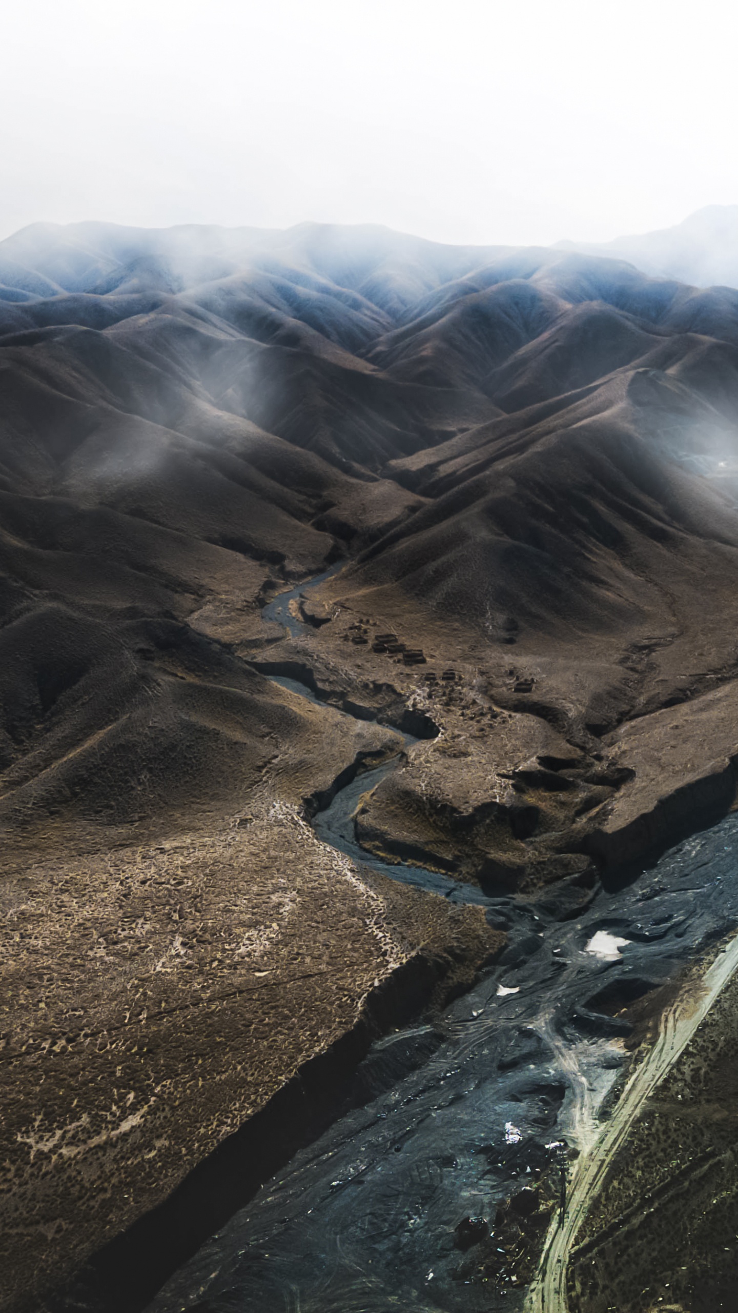 Highland, Eau, Pente, Terrain, Les Reliefs Montagneux. Wallpaper in 1440x2560 Resolution