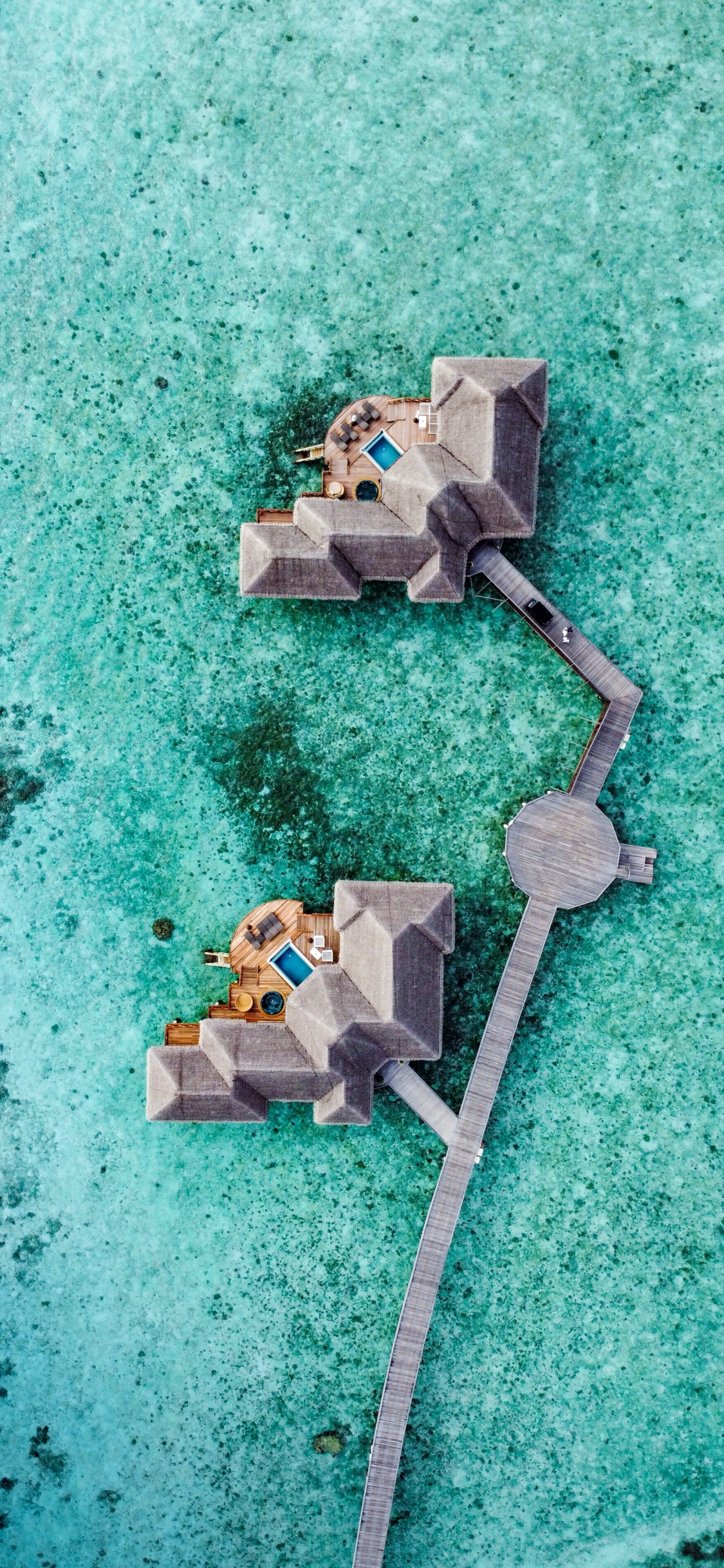 Sea, Green, Turquoise, Electronics, Body of Water. Wallpaper in 1125x2436 Resolution