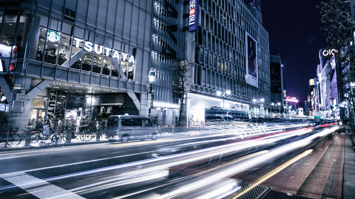 Zeitraffer-Fotografie Der Stadtstraße Während Der Nachtzeit. Wallpaper in 1366x768 Resolution