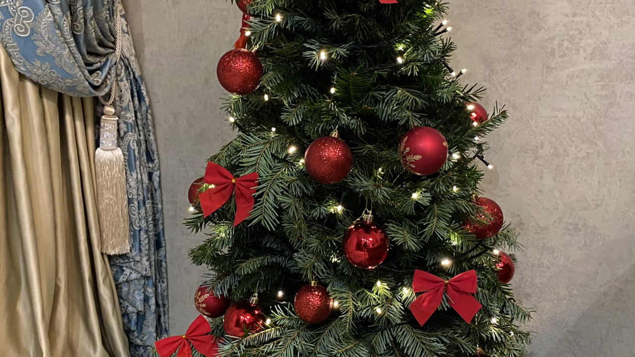 Weihnachtsbaum, Weihnachten, Veranstaltung, Weihnachtsdekoration, Innenarchitektur. Wallpaper in 1280x720 Resolution