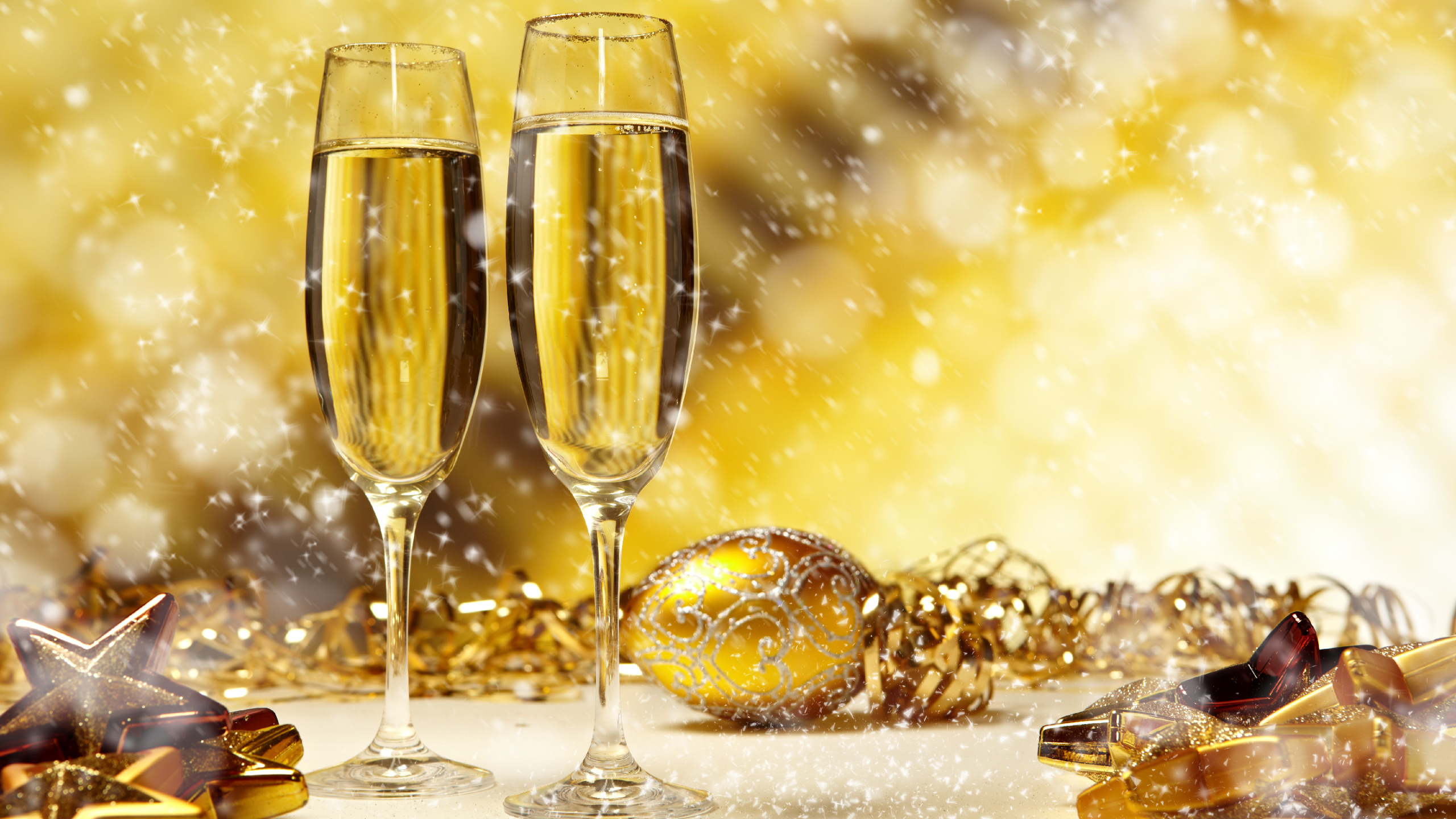 New Year, New Years Eve, Champagne Stemware, Drink, Champagne. Wallpaper in 2560x1440 Resolution