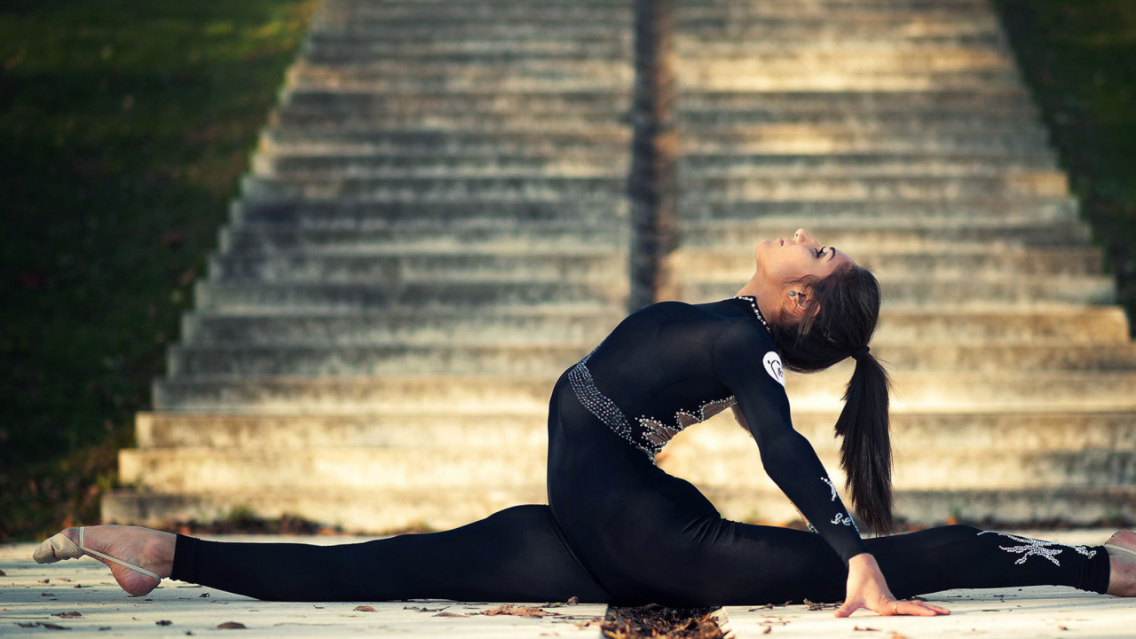 Woman in Black Long Sleeve Dress Lying on Ground During Daytime. Wallpaper in 1280x720 Resolution